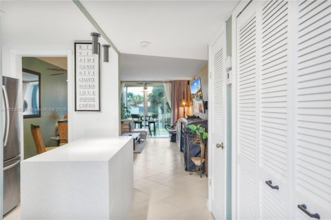 Condo in Sunrise, Florida, 2 bedrooms  № 1865260 - photo 11