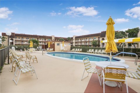Condo in Sunrise, Florida, 2 bedrooms  № 1865260 - photo 25