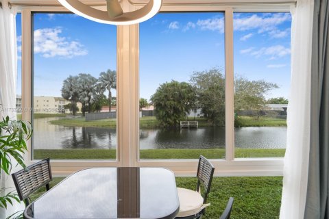 Condo in Sunrise, Florida, 2 bedrooms  № 1865260 - photo 4