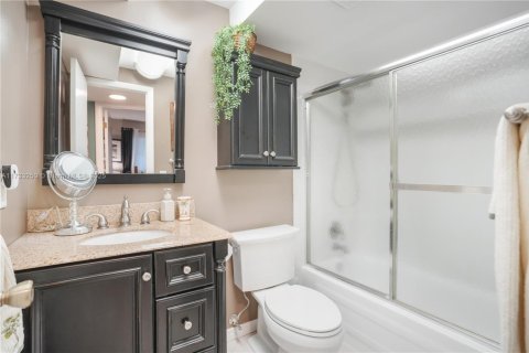 Condo in Sunrise, Florida, 2 bedrooms  № 1865260 - photo 16