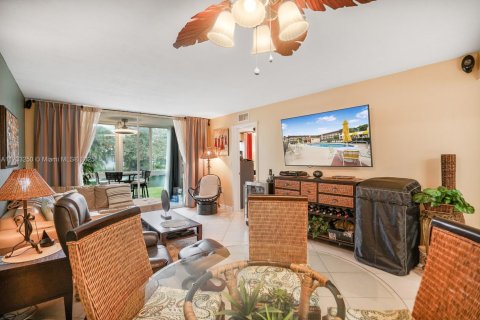Condo in Sunrise, Florida, 2 bedrooms  № 1865260 - photo 2