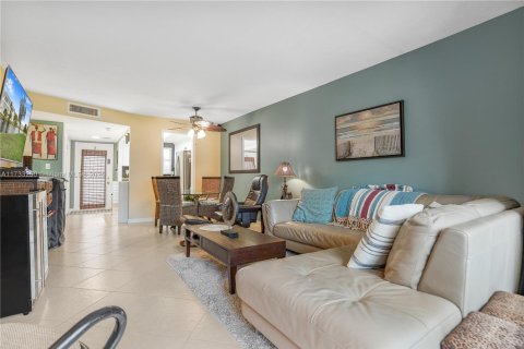 Condo in Sunrise, Florida, 2 bedrooms  № 1865260 - photo 7