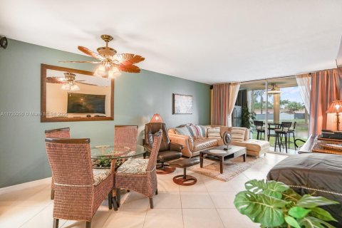 Condo in Sunrise, Florida, 2 bedrooms  № 1865260 - photo 1