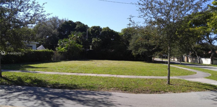 Terreno en North Miami, Florida № 1151367