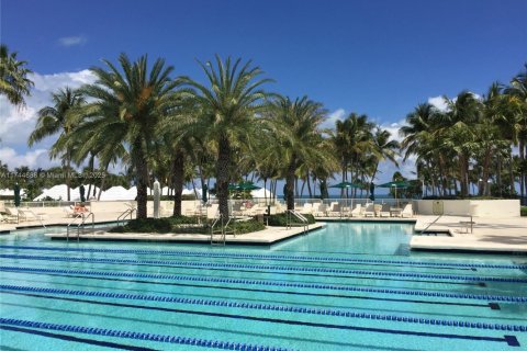 Condo in Key Biscayne, Florida, 4 bedrooms  № 1942836 - photo 15