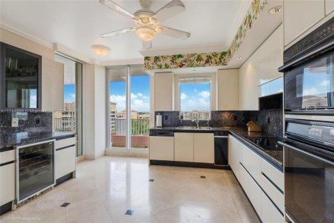 Condo in Key Biscayne, Florida, 4 bedrooms  № 1942836 - photo 10