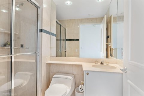 Condo in Key Biscayne, Florida, 4 bedrooms  № 1942836 - photo 12