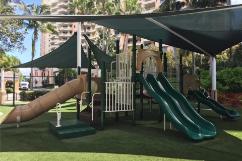 Condo in Key Biscayne, Florida, 4 bedrooms  № 1942836 - photo 16