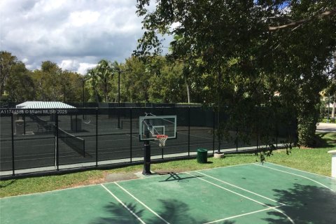 Condo in Key Biscayne, Florida, 4 bedrooms  № 1942836 - photo 17