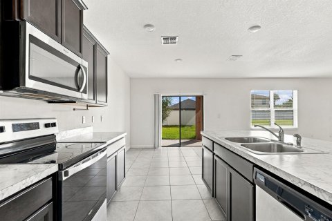 Villa ou maison à vendre à St. Lucie, Floride: 5 chambres, 244.7 m2 № 2421404 - photo 12