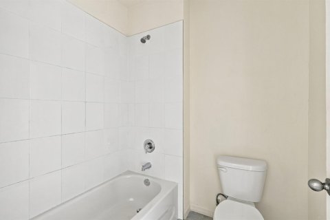 Villa ou maison à vendre à St. Lucie, Floride: 5 chambres, 244.7 m2 № 2421404 - photo 27
