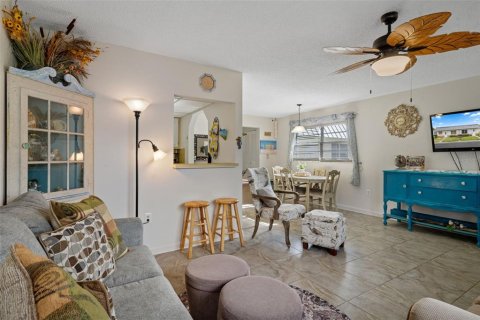 Condominio en alquiler en New Port Richey, Florida, 1 dormitorio, 85.75 m2 № 1910903 - foto 7