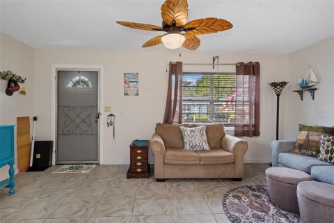 Condominio en alquiler en New Port Richey, Florida, 1 dormitorio, 85.75 m2 № 1910903 - foto 6