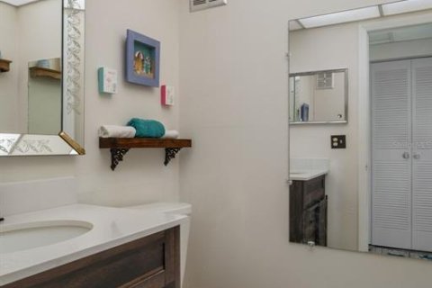 Condominio en alquiler en New Port Richey, Florida, 1 dormitorio, 85.75 m2 № 1910903 - foto 16
