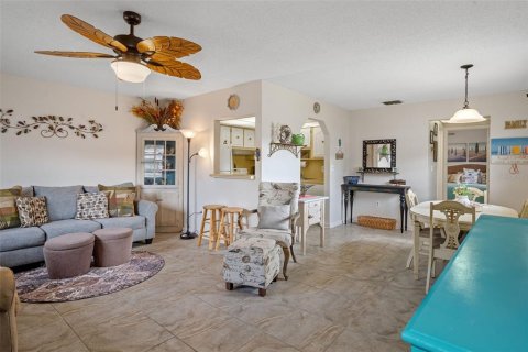 Condominio en alquiler en New Port Richey, Florida, 1 dormitorio, 85.75 m2 № 1910903 - foto 4