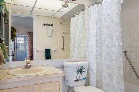 Condominio en alquiler en New Port Richey, Florida, 1 dormitorio, 85.75 m2 № 1910903 - foto 21