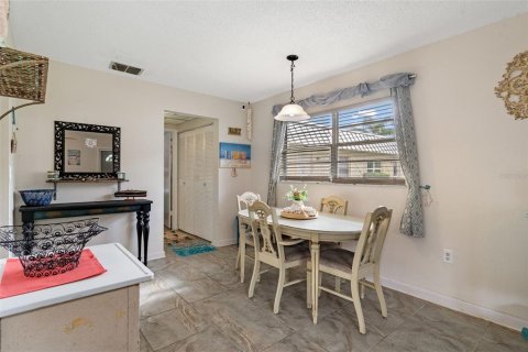 Condominio en alquiler en New Port Richey, Florida, 1 dormitorio, 85.75 m2 № 1910903 - foto 8