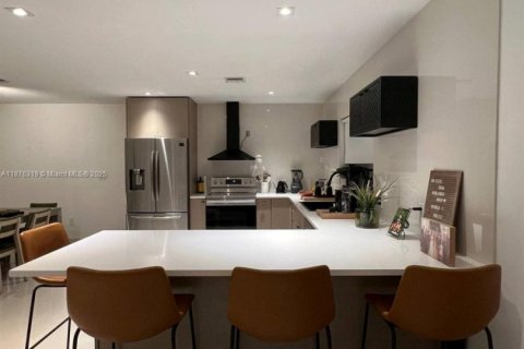 Casa en venta en Fort Lauderdale, Florida, 4 dormitorios, 263.47 m2 № 1930871 - foto 4