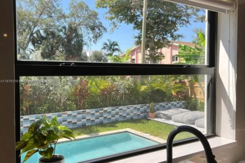Casa en venta en Fort Lauderdale, Florida, 4 dormitorios, 263.47 m2 № 1930871 - foto 17