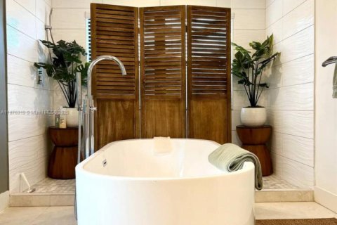 Casa en venta en Fort Lauderdale, Florida, 4 dormitorios, 263.47 m2 № 1930871 - foto 13