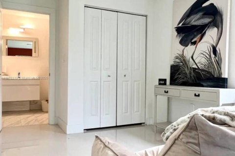 Casa en venta en Fort Lauderdale, Florida, 4 dormitorios, 263.47 m2 № 1930871 - foto 12