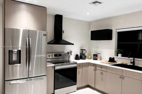 Casa en venta en Fort Lauderdale, Florida, 4 dormitorios, 263.47 m2 № 1930871 - foto 3