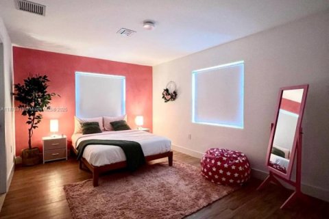 Casa en venta en Fort Lauderdale, Florida, 4 dormitorios, 263.47 m2 № 1930871 - foto 21