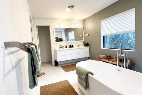 Casa en venta en Fort Lauderdale, Florida, 4 dormitorios, 263.47 m2 № 1930871 - foto 14
