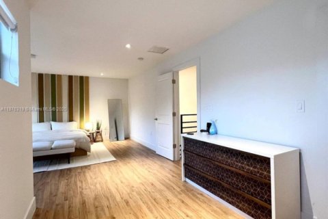 Casa en venta en Fort Lauderdale, Florida, 4 dormitorios, 263.47 m2 № 1930871 - foto 23