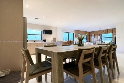 Casa en venta en Fort Lauderdale, Florida, 4 dormitorios, 263.47 m2 № 1930871 - foto 18