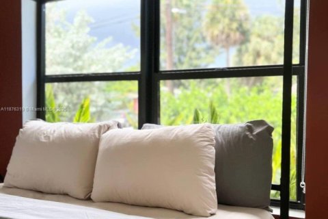 Casa en venta en Fort Lauderdale, Florida, 4 dormitorios, 263.47 m2 № 1930871 - foto 10