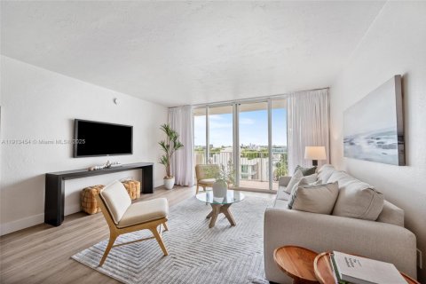 Купить кондоминиум в Бей-Харбор-Айлендс, Флорида 1 спальня, 88.26м2, № 1969835 - фото 4