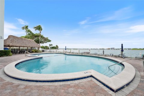 Купить кондоминиум в Бей-Харбор-Айлендс, Флорида 1 спальня, 88.26м2, № 1969835 - фото 22