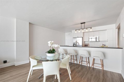 Купить кондоминиум в Бей-Харбор-Айлендс, Флорида 1 спальня, 88.26м2, № 1969835 - фото 9