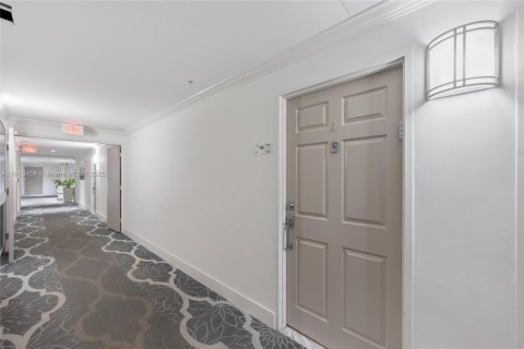 Купить кондоминиум в Бей-Харбор-Айлендс, Флорида 1 спальня, 88.26м2, № 1969835 - фото 3