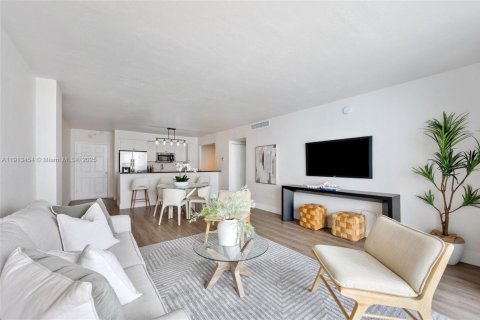 Купить кондоминиум в Бей-Харбор-Айлендс, Флорида 1 спальня, 88.26м2, № 1969835 - фото 5