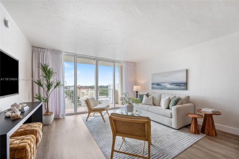 Купить кондоминиум в Бей-Харбор-Айлендс, Флорида 1 спальня, 88.26м2, № 1969835 - фото 2