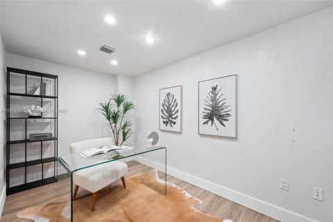 Купить кондоминиум в Бей-Харбор-Айлендс, Флорида 1 спальня, 88.26м2, № 1969835 - фото 18