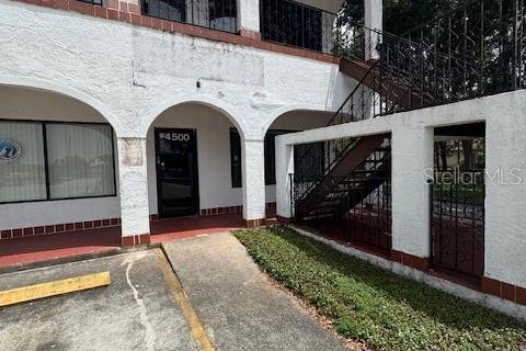 Propiedad comercial en alquiler en Spring Hill, Florida, 90.02 m2 № 1778250 - foto 1