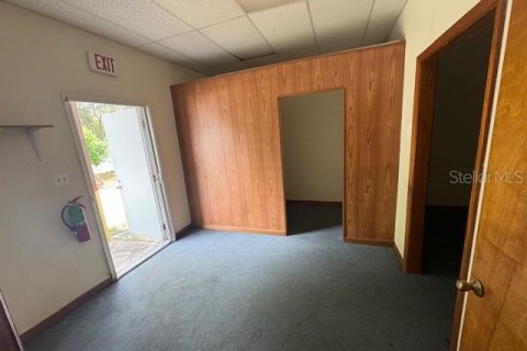 Propiedad comercial en alquiler en Spring Hill, Florida, 90.02 m2 № 1778250 - foto 3