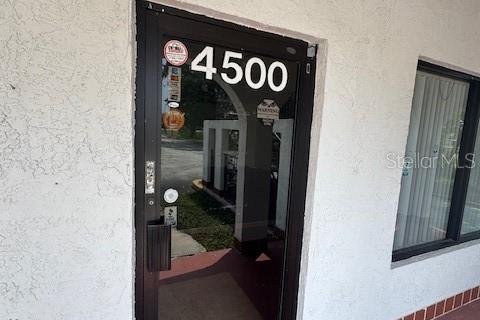 Propiedad comercial en alquiler en Spring Hill, Florida, 90.02 m2 № 1778250 - foto 2