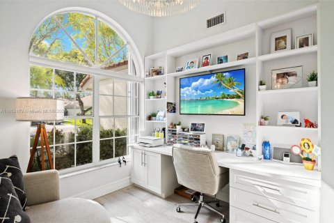 House in Weston, Florida 5 bedrooms, 242.2 sq.m. № 2015430 - photo 8