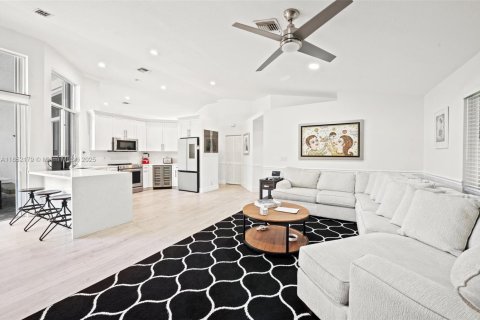 House in Weston, Florida 5 bedrooms, 242.2 sq.m. № 2015430 - photo 14