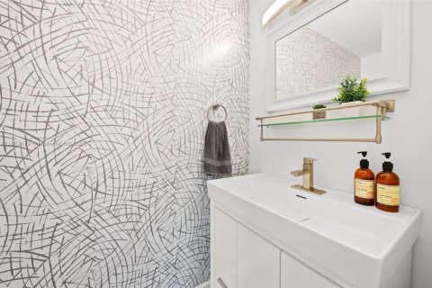 House in Weston, Florida 5 bedrooms, 242.2 sq.m. № 2015430 - photo 25