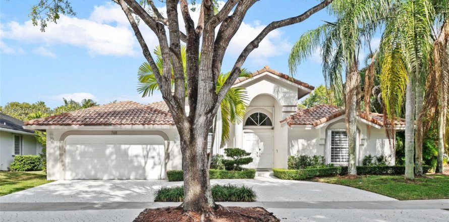 House in Weston, Florida 5 bedrooms, 242.2 sq.m. № 2015430