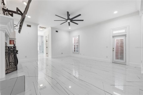 House in Clearwater, Florida 7 bedrooms, 794.69 sq.m. № 2132125 - photo 16