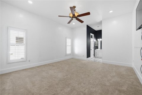 House in Clearwater, Florida 7 bedrooms, 794.69 sq.m. № 2132125 - photo 24