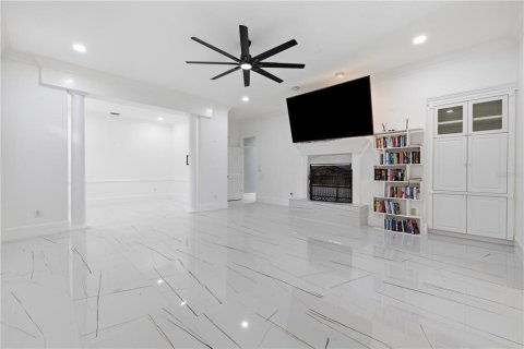 House in Clearwater, Florida 7 bedrooms, 794.69 sq.m. № 2132125 - photo 17