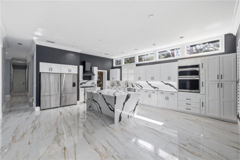 House in Clearwater, Florida 7 bedrooms, 794.69 sq.m. № 2132125 - photo 12