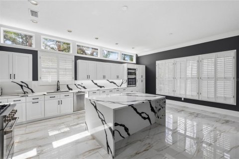 House in Clearwater, Florida 7 bedrooms, 794.69 sq.m. № 2132125 - photo 11